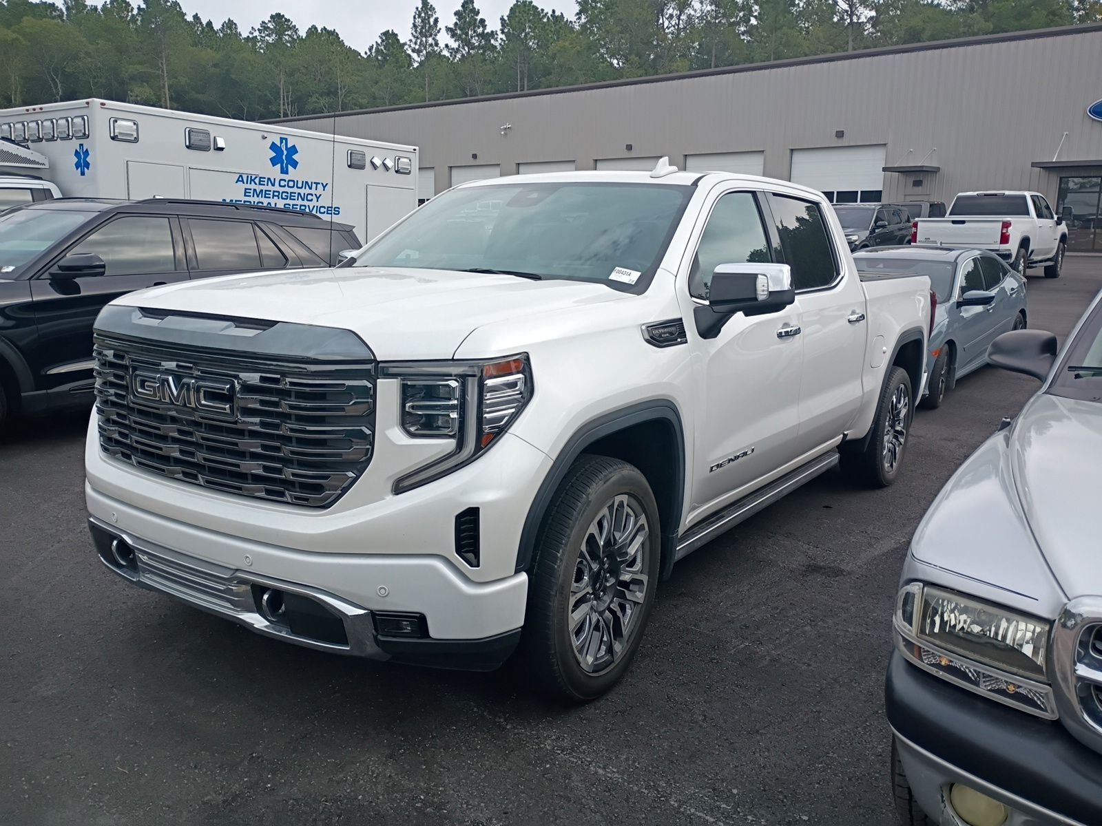 Used 2024 White GMC Denali Ultimate image 6