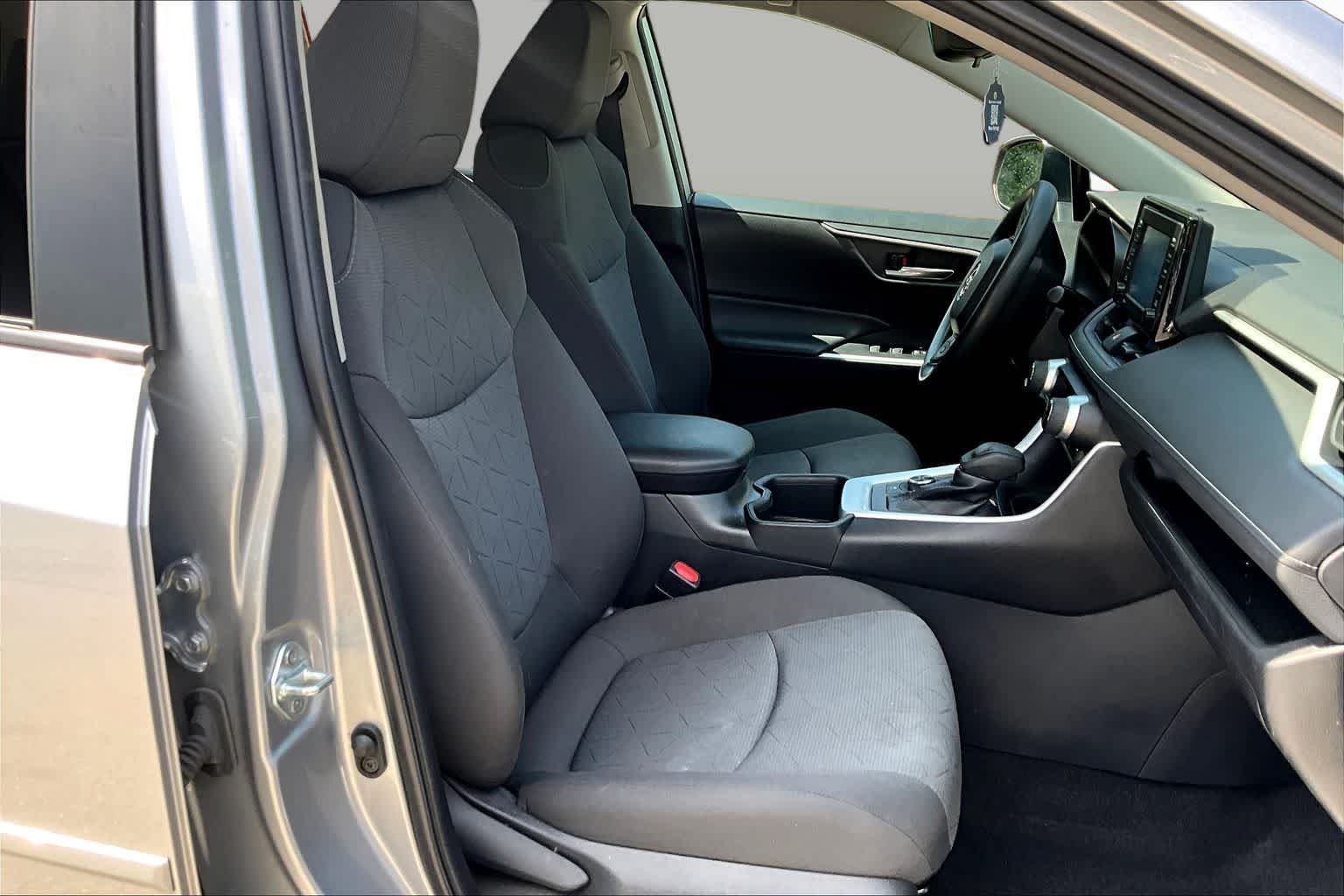 2022 Toyota RAV4 XLE - Photo 17
