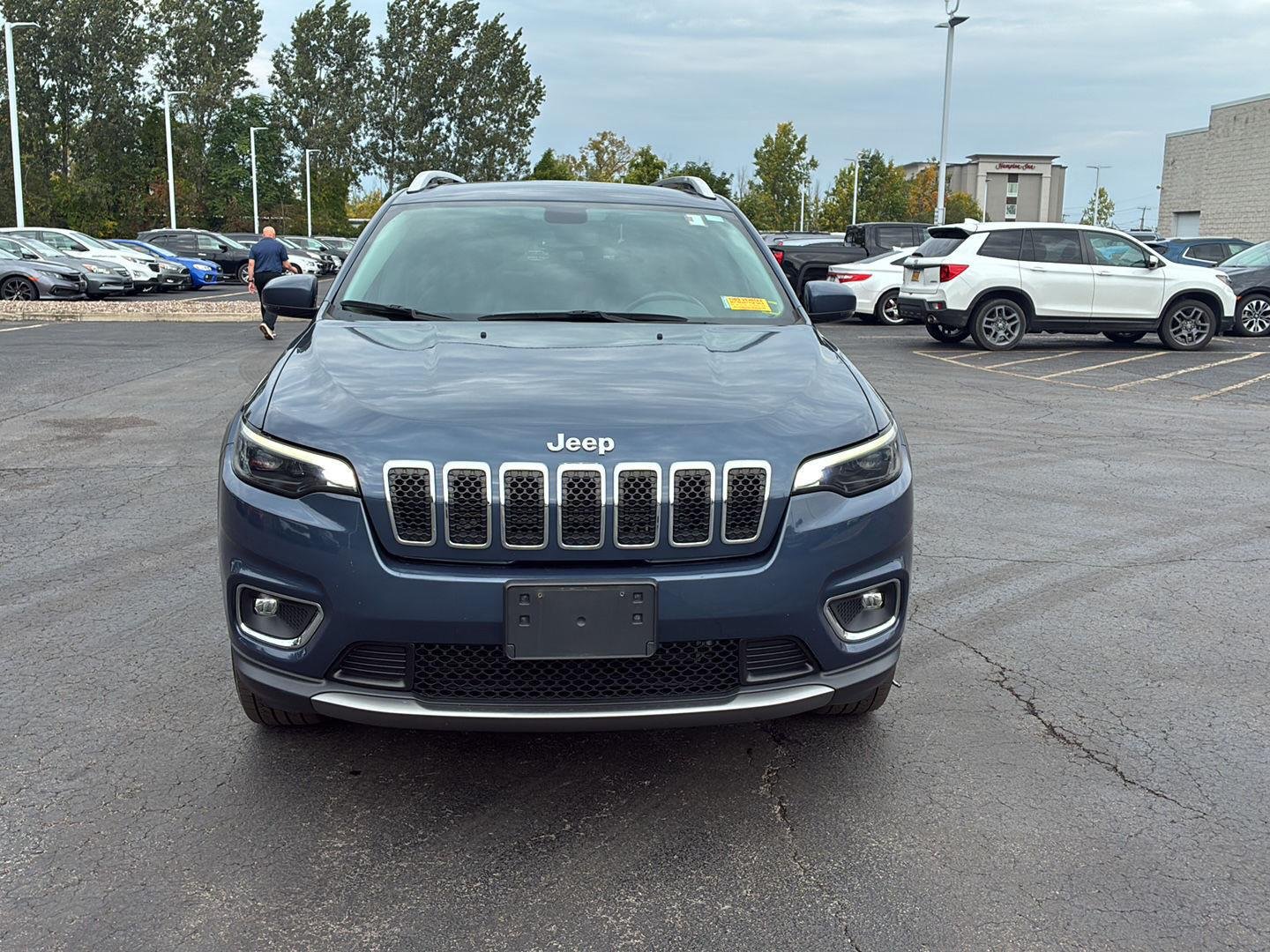 Used 2019 Blue Shade Pearlcoat Jeep Limited image 17