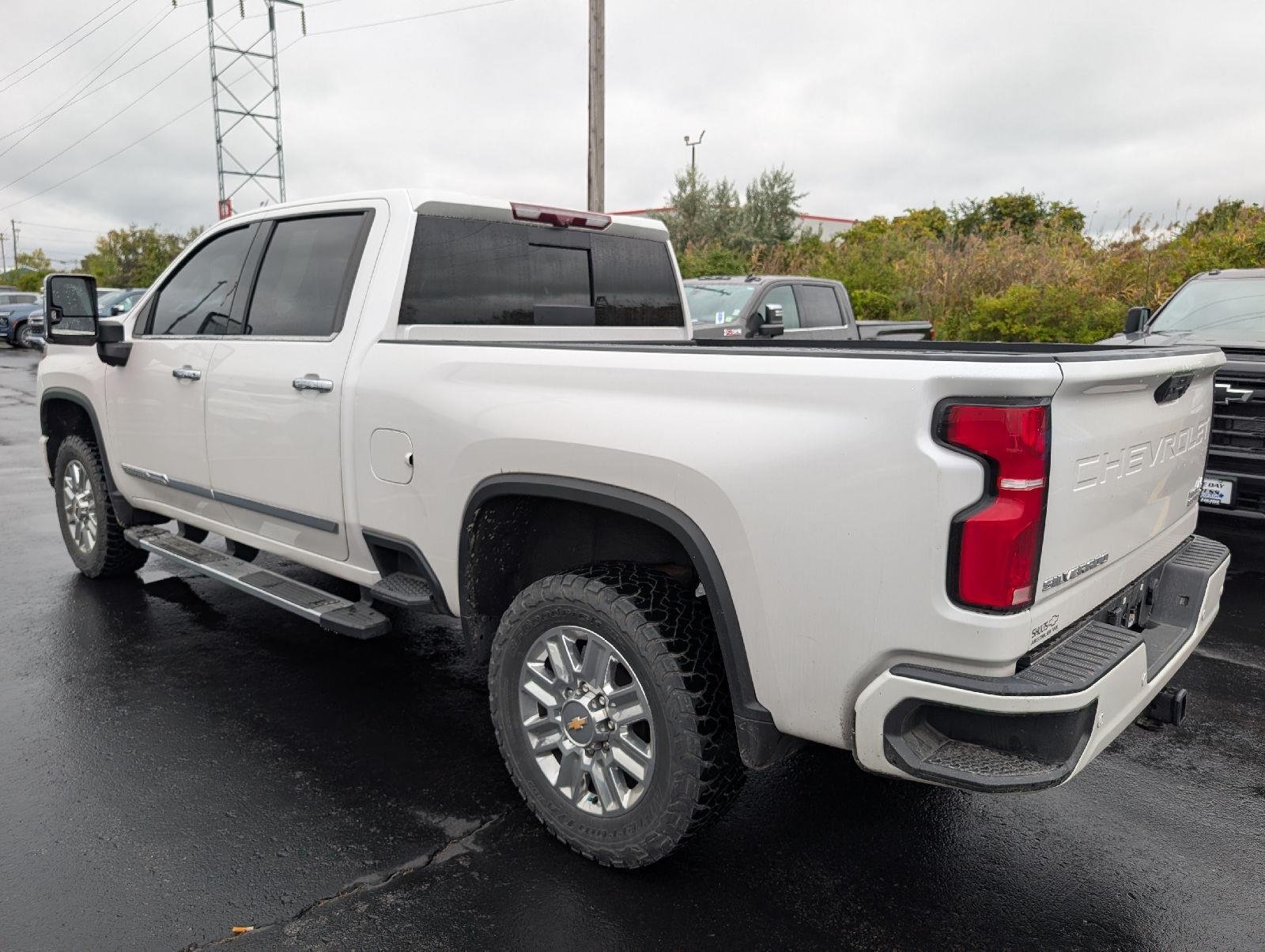 Used 2024 Iridescent Pearl Tricoat Chevrolet High Country image 6