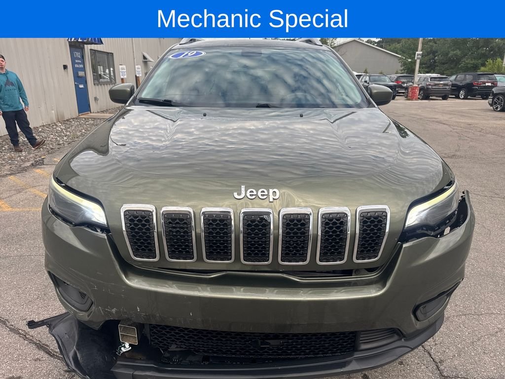 Used 2019 Green Jeep Latitude image 8