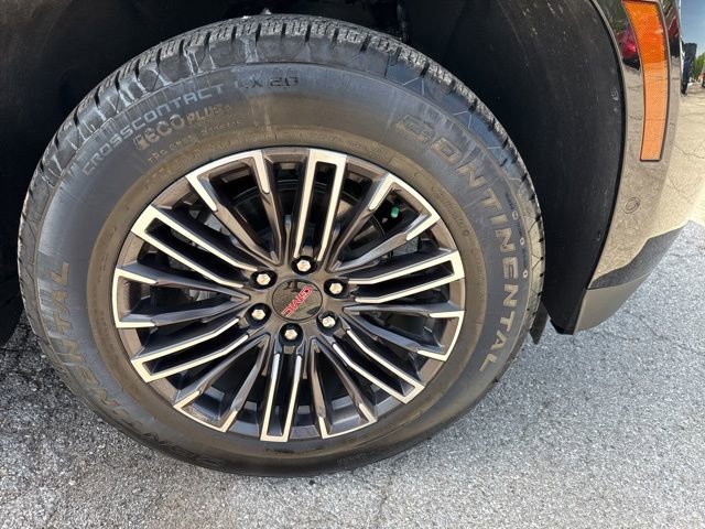 Used 2025 Onyx Black GMC Elevation image 5
