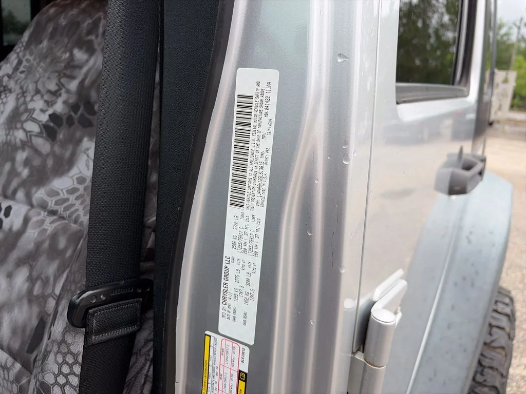 Used 2011 Silver Jeep Unlimited Rubicon image 44