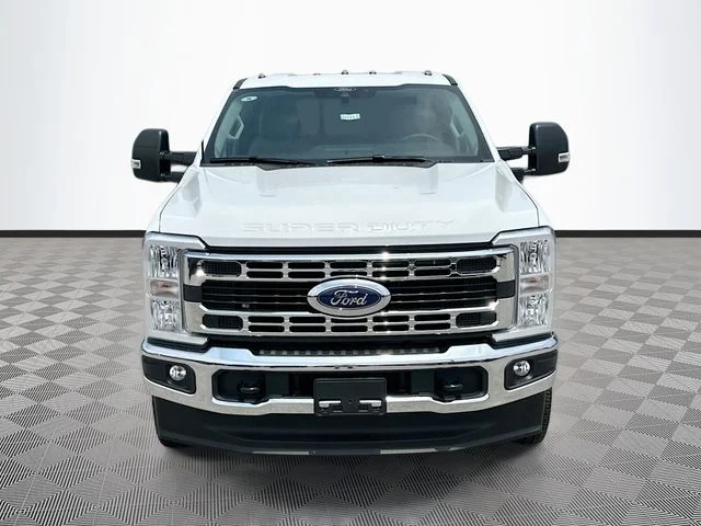 New 2026 Oxford White Ford XL image 2
