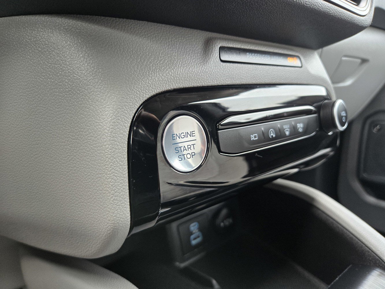 Used 2023  Ford Active image 24