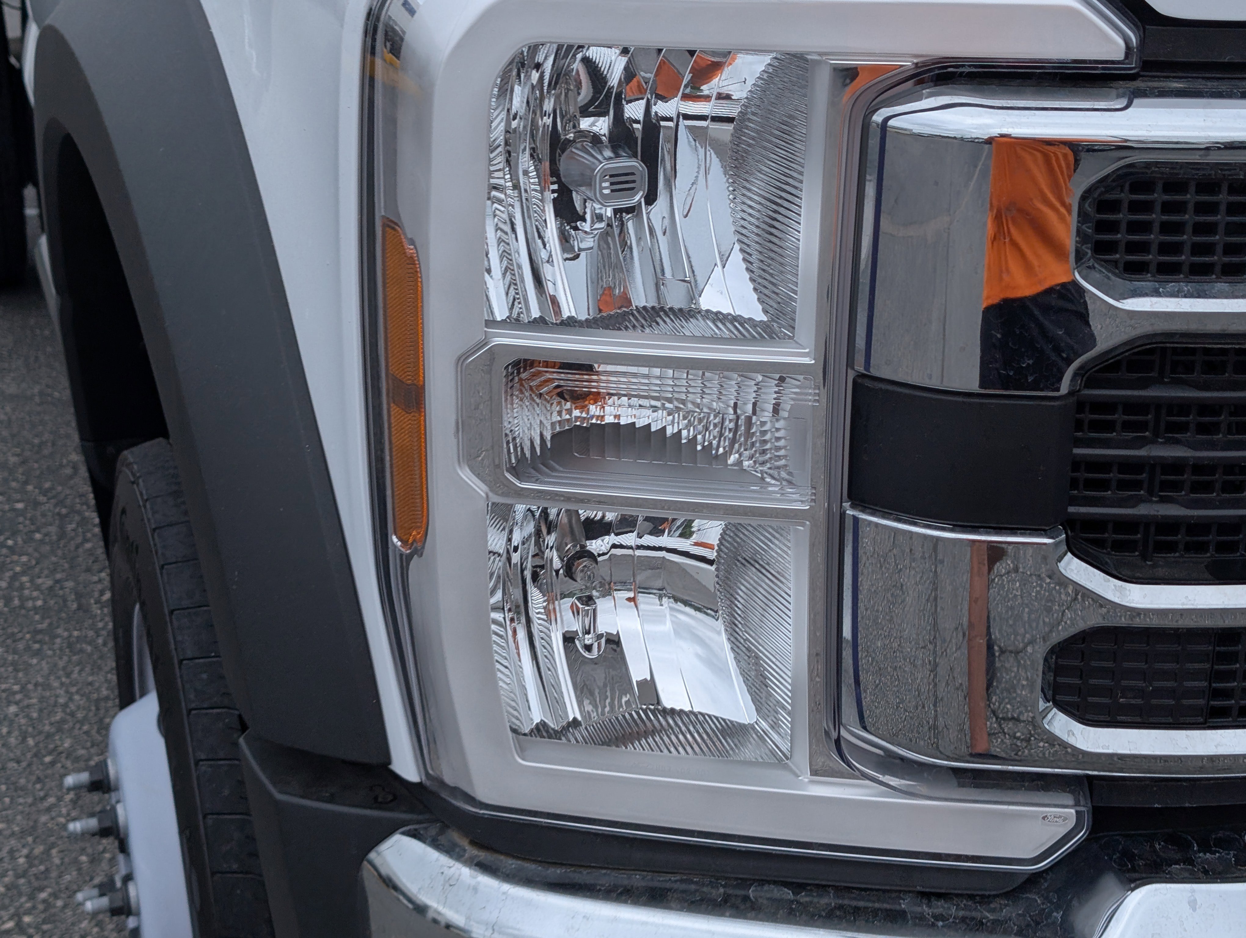 New 2026 Oxford White FORD F-450® XLT image 5