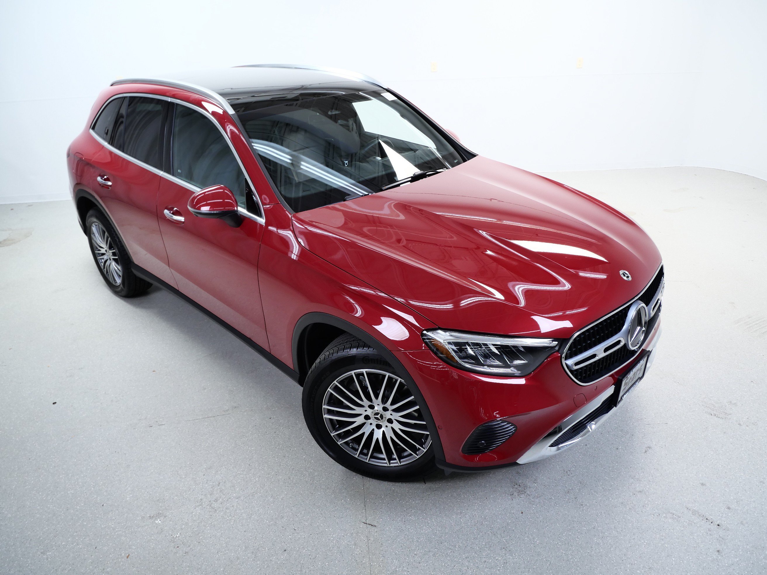 Certified Used 2026 MANUFAKTUR Patagonia Red Metallic Mercedes-Benz GLC 300 image 4