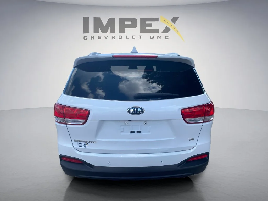 Used 2017 White Kia LX image 4