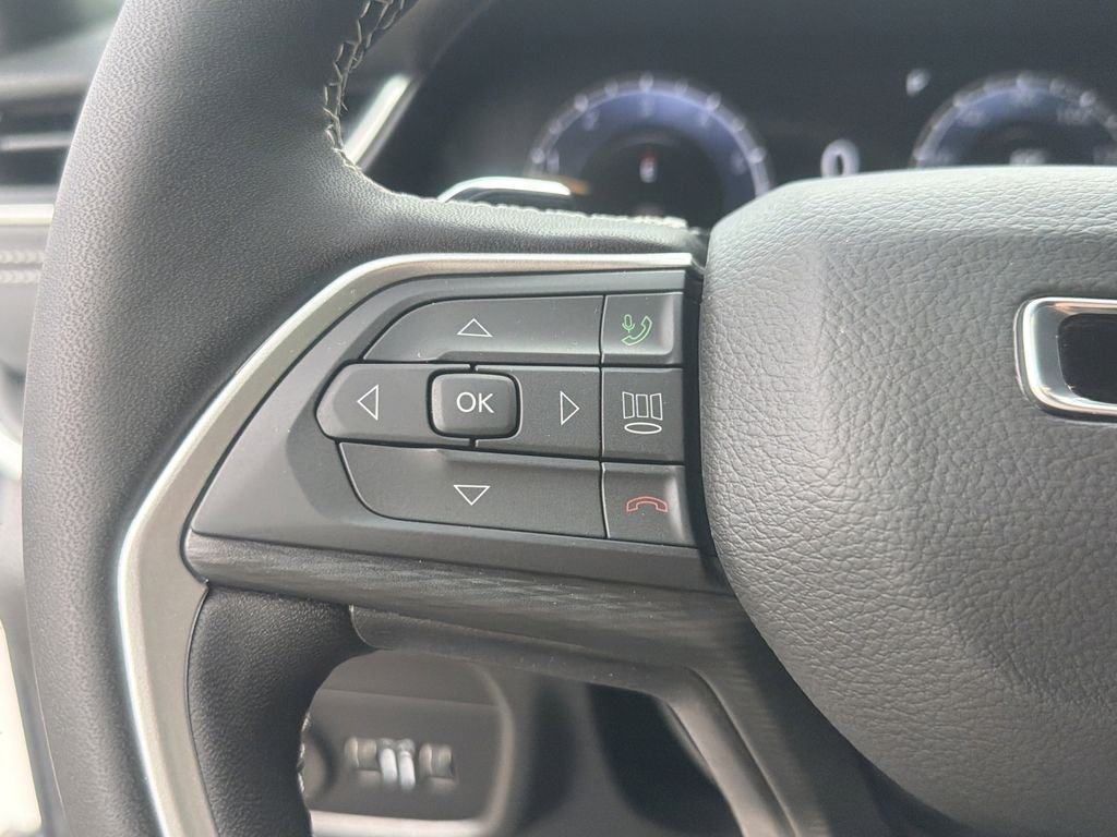 New 2026 White/off-white Jeep Laredo X image 17