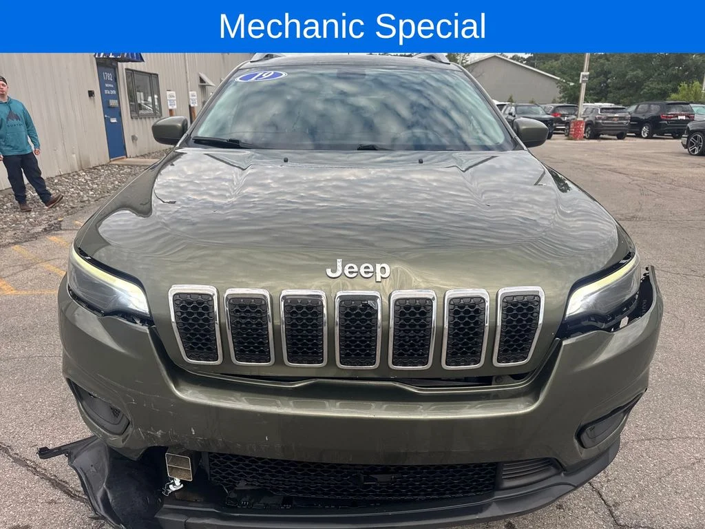 Used 2019 Green Jeep Latitude image 8