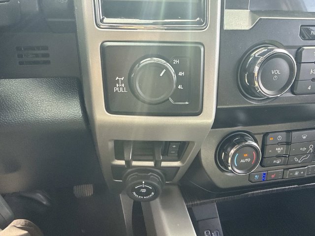 Used 2020 Oxford White Ford Lariat image 29