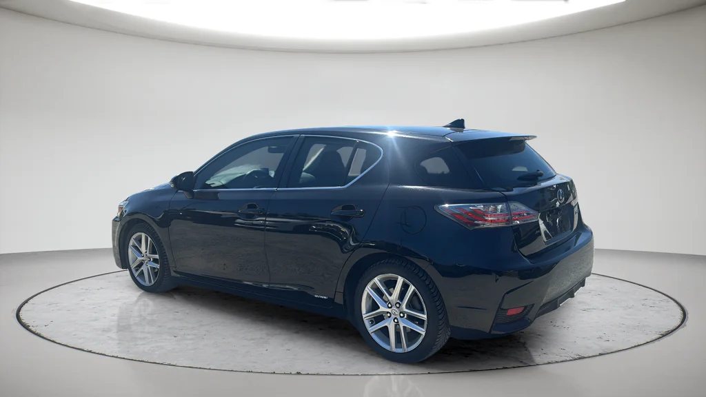 Used 2014 Black Lexus 200h image 9