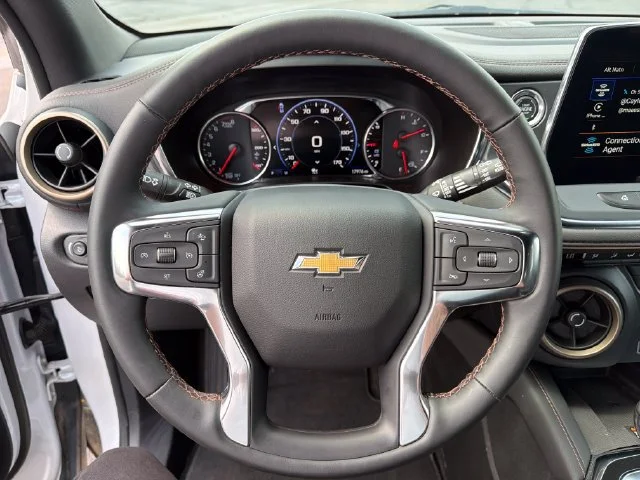 Certified Used 2025 Iridescent Pearl Tricoat Chevrolet Premier image 18