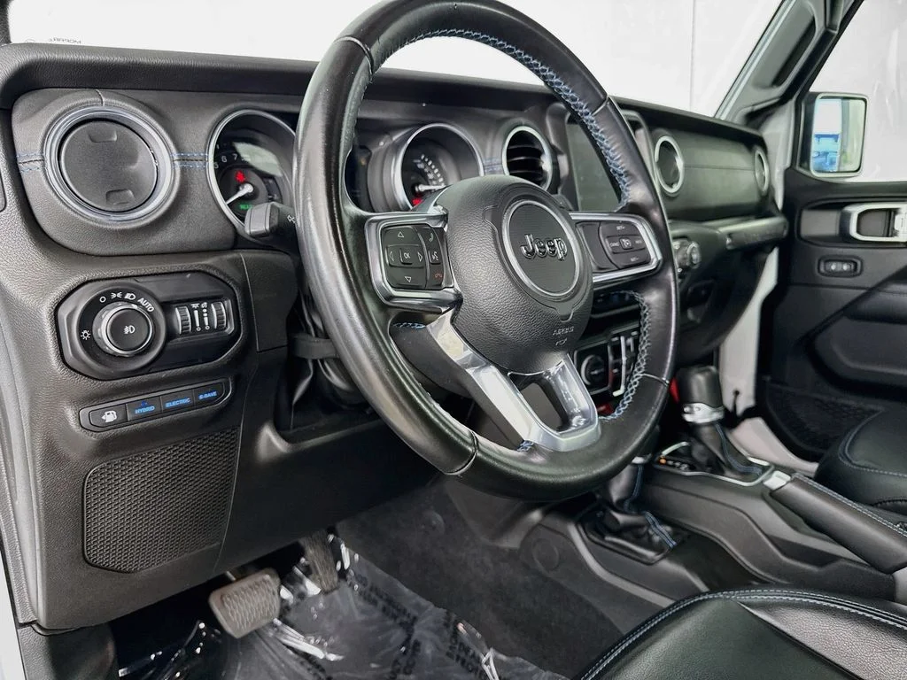 Used 2022 White Jeep Unlimited Rubicon 4xe image 9
