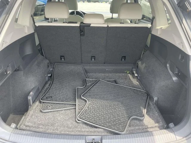 Used 2018 Gray Volkswagen 2.0T SEL image 10