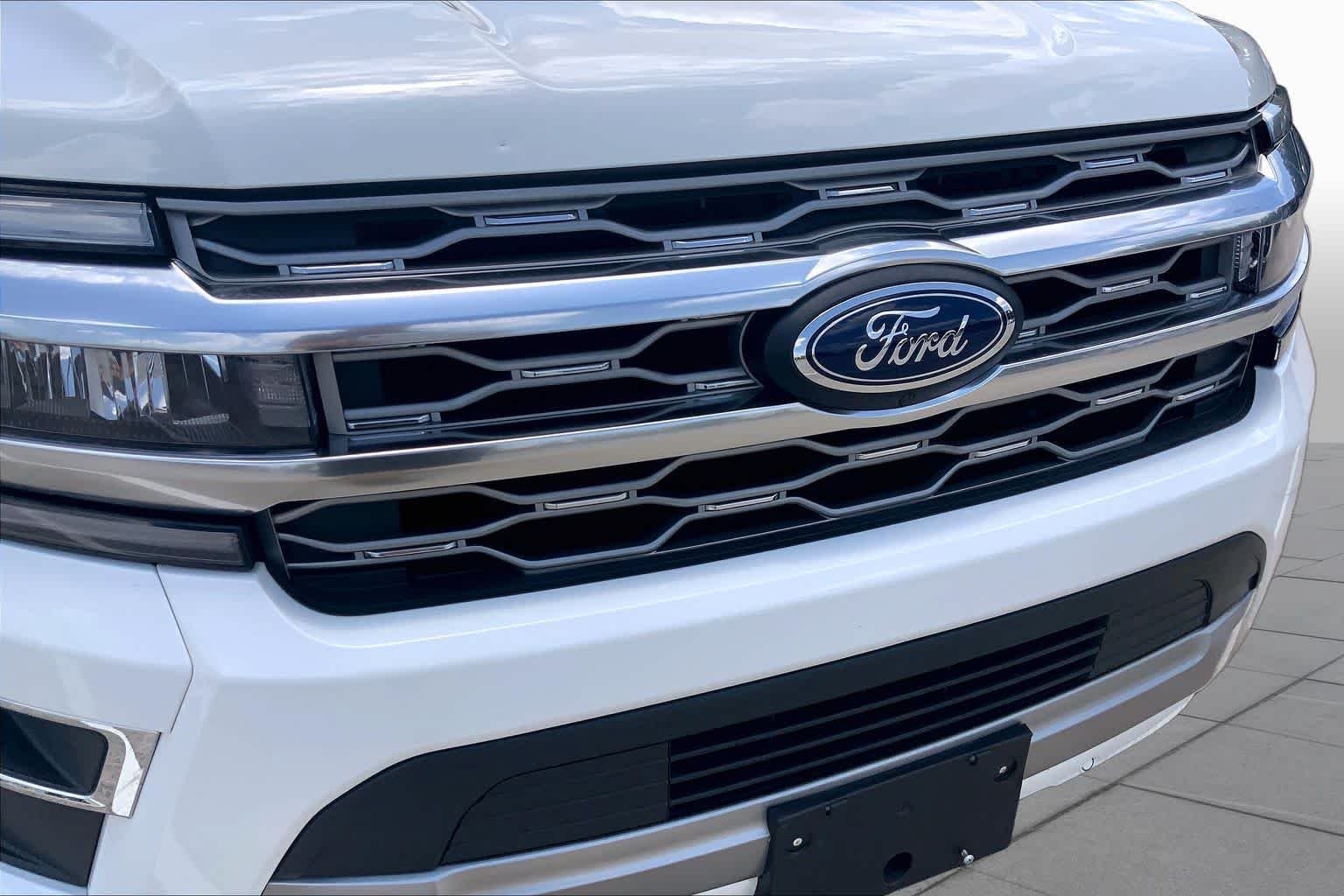 Used 2024 Star White Metallic Tri-Coat Ford Platinum image 29