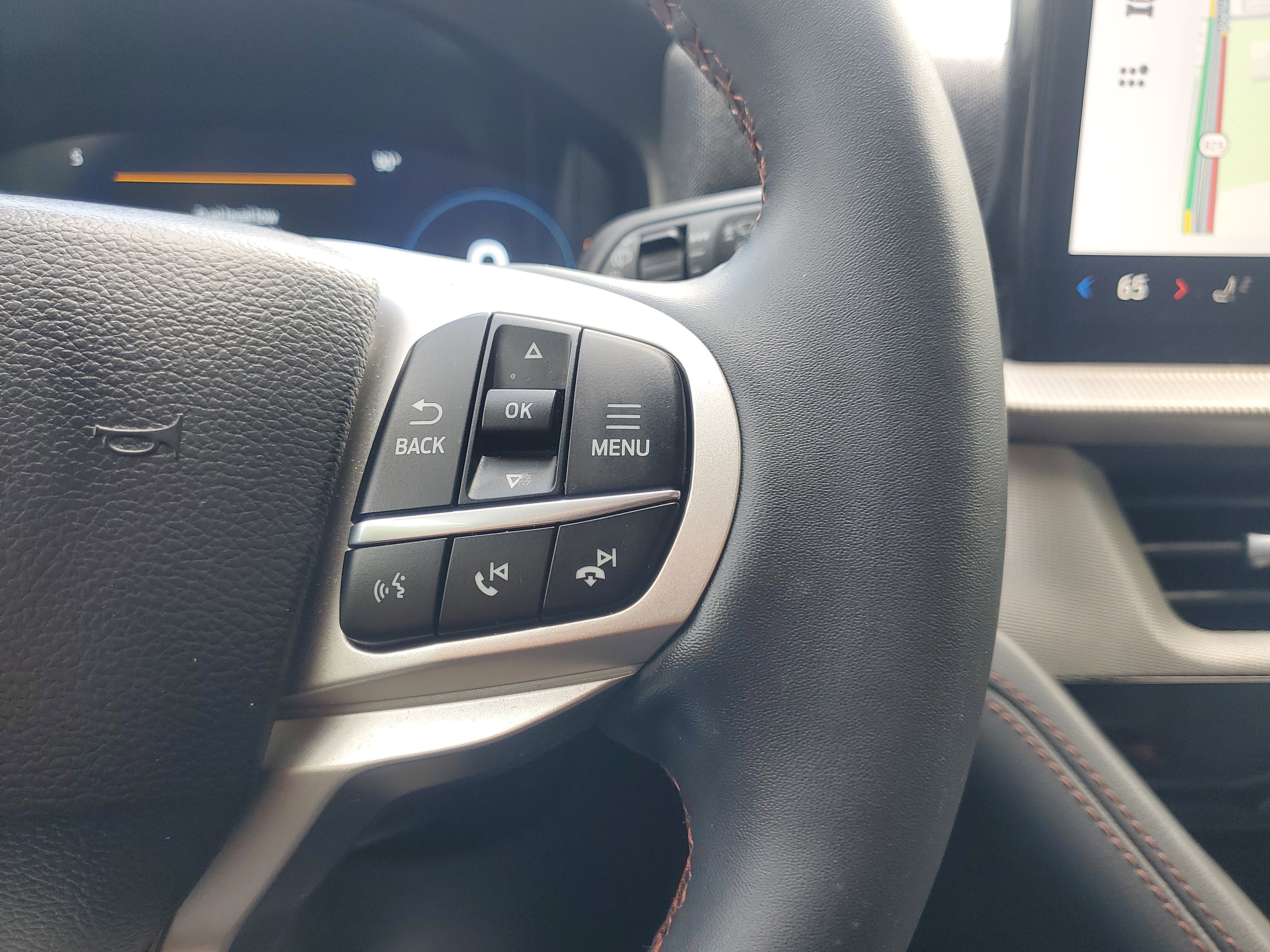 Used 2025 Vapor Blue Ford Active image 24