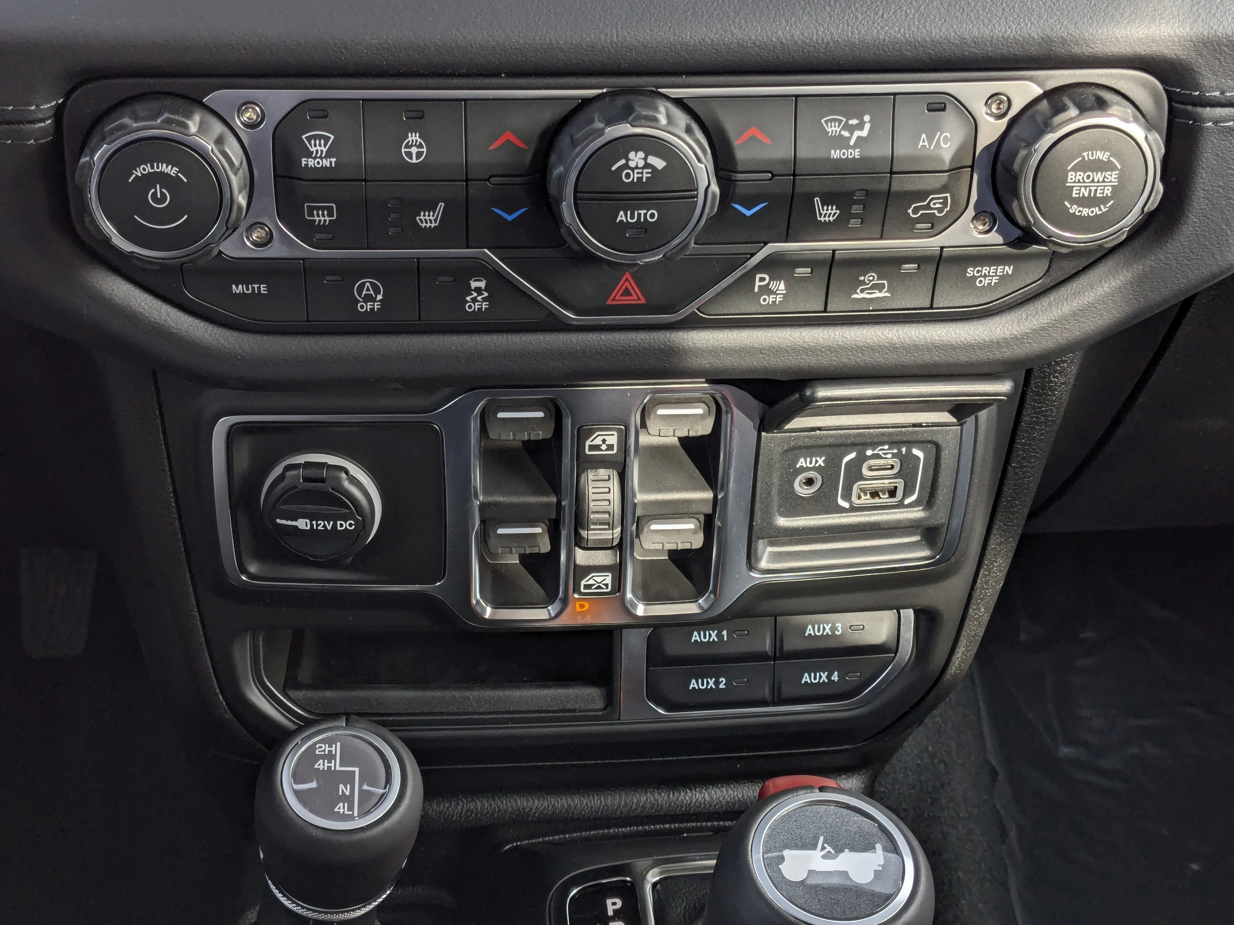 New 2026 Grey Jeep Sahara - - McKinley Leather - Body-Color Top - Alpine Audio - Technology Group - Remote Start & tons image 23