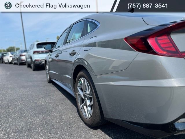 Used 2023 Hampton Gray Hyundai SEL image 8