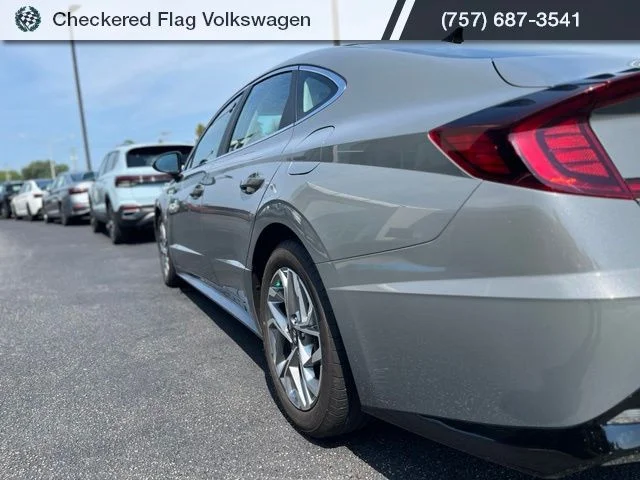 Used 2023 Hampton Gray Hyundai SEL image 8