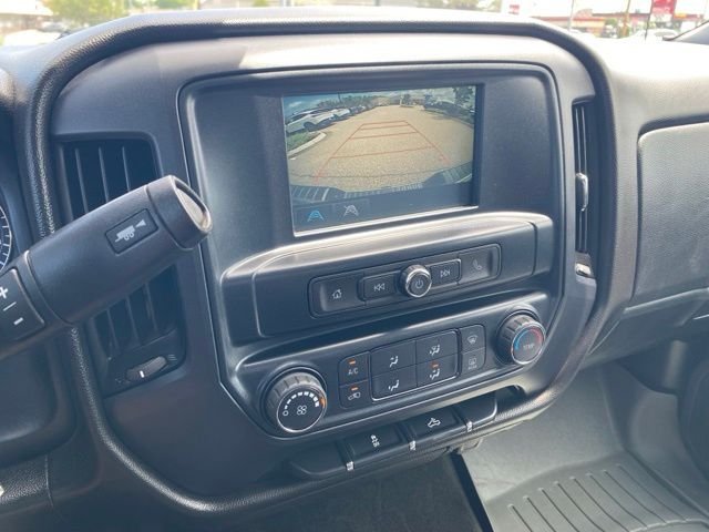 Used 2018 Silver Ice Metallic Chevrolet Custom image 40