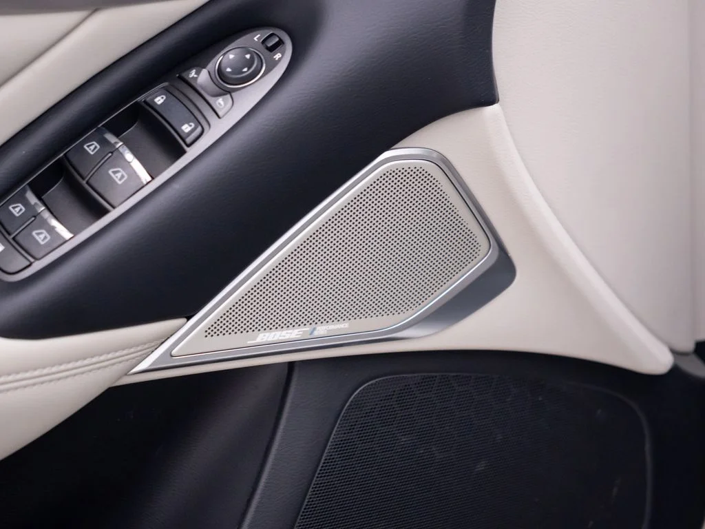 Used 2023 White INFINITI LUXE image 14