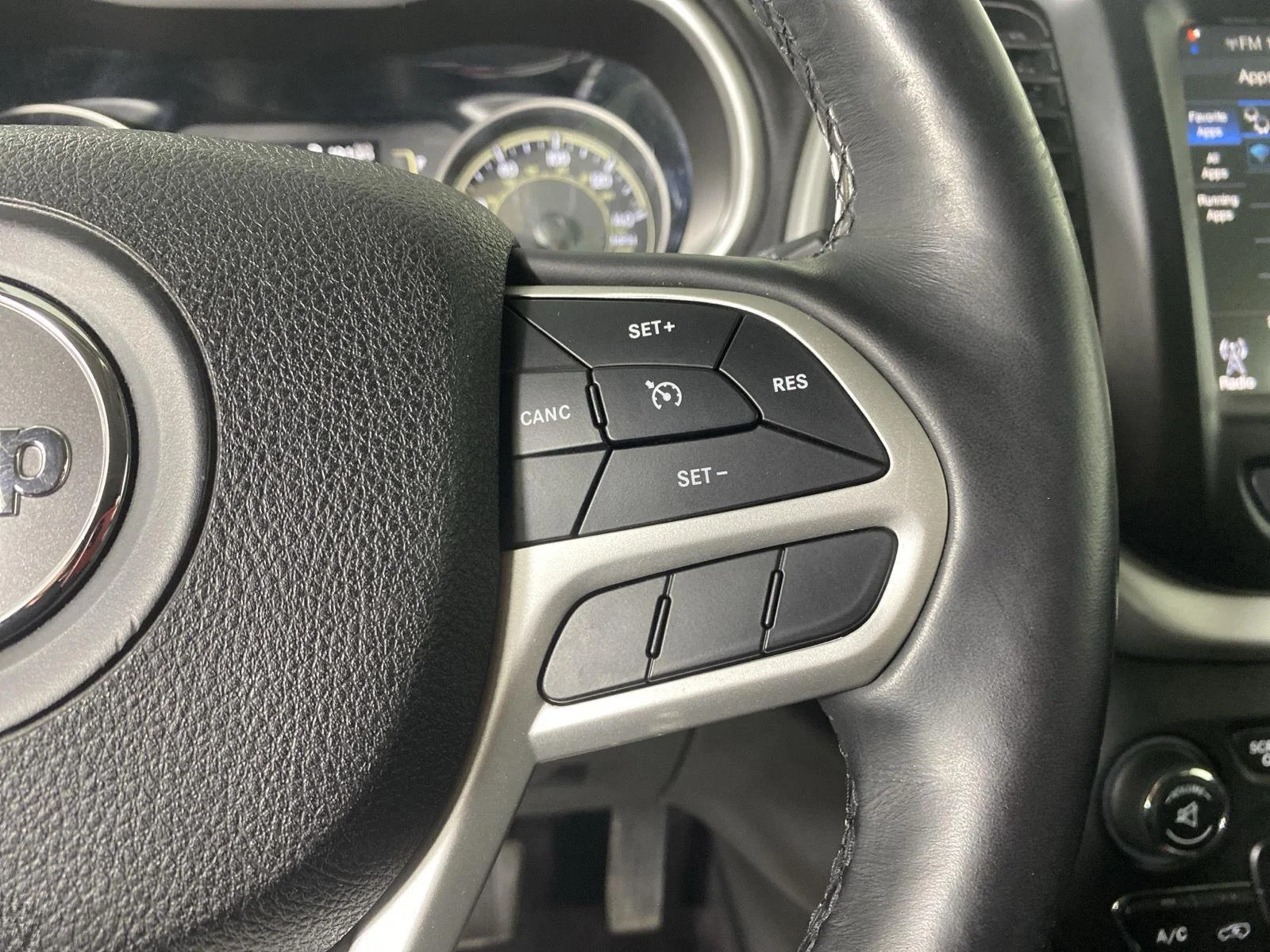 Used 2018 Diamond Black Crystal Pearlcoat Jeep Latitude Plus image 26