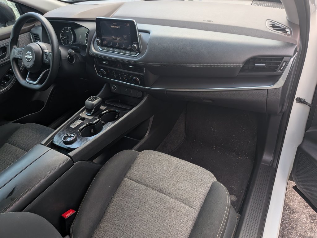 Used 2022 White Nissan S image 29