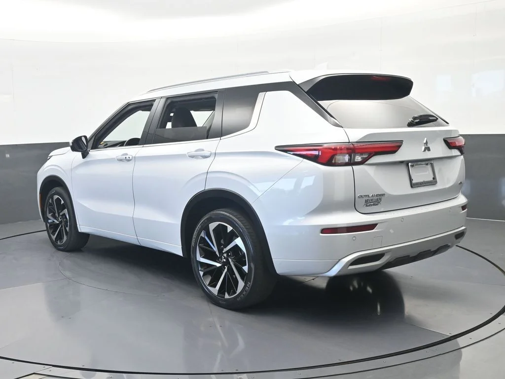 Used 2024 White Mitsubishi SEL image 4