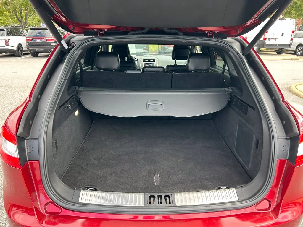 Used 2016 Red Lincoln Select image 31