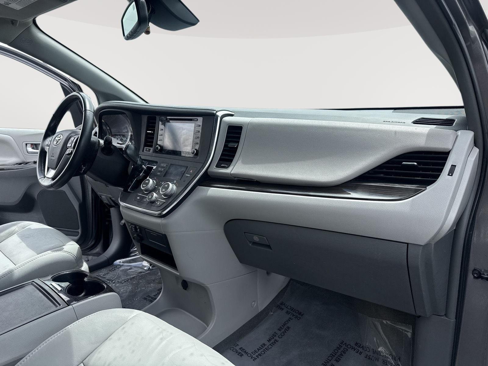 Used 2018 Predawn Gray Mica Toyota XLE image 28