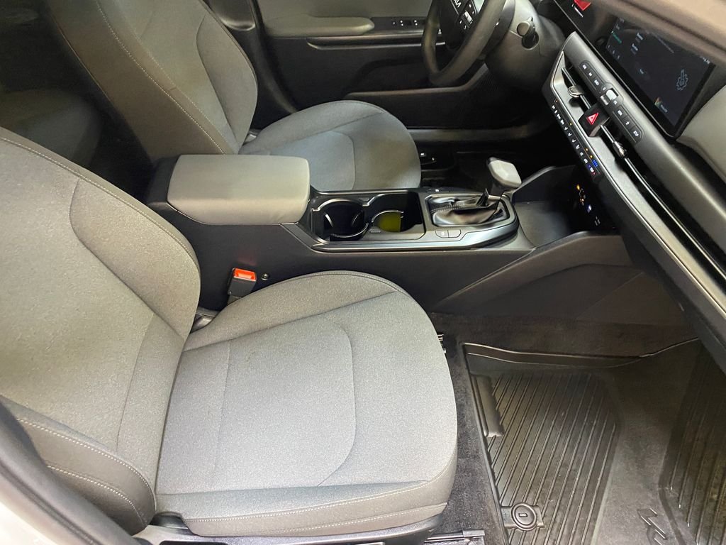 Used 2025 White Kia LXS image 24