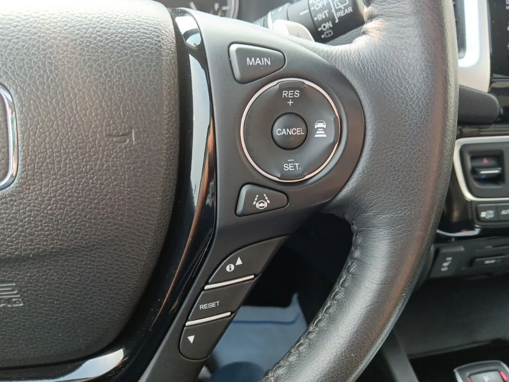 Used 2017 White Diamond Pearl Honda Touring image 19
