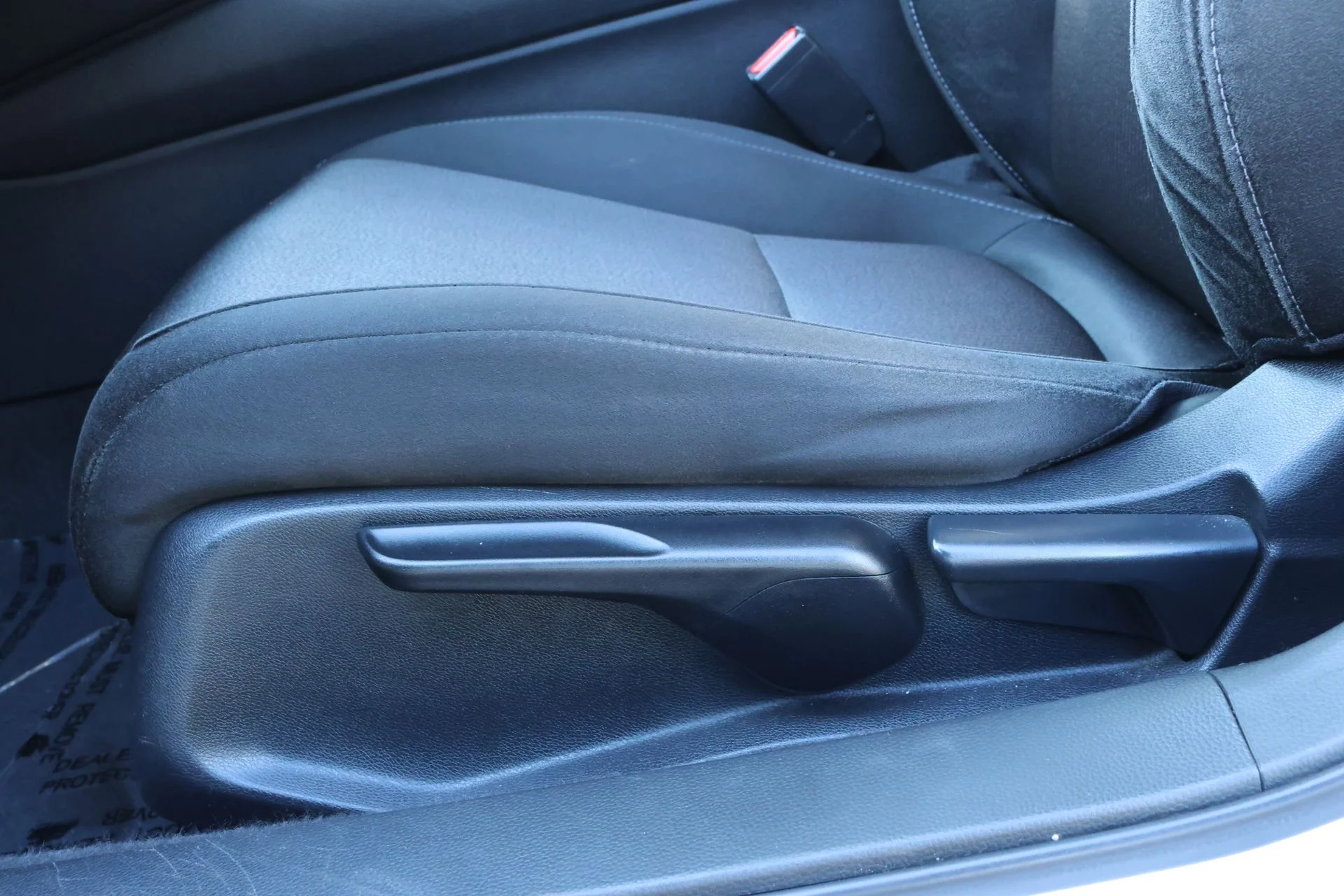 Used 2020 White Honda LX image 19