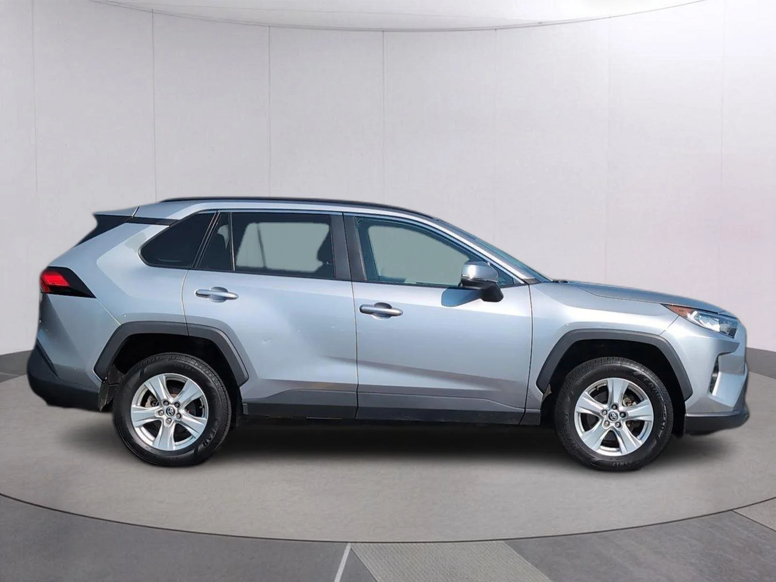 Used 2020 Silver Sky Metallic Toyota XLE image 8