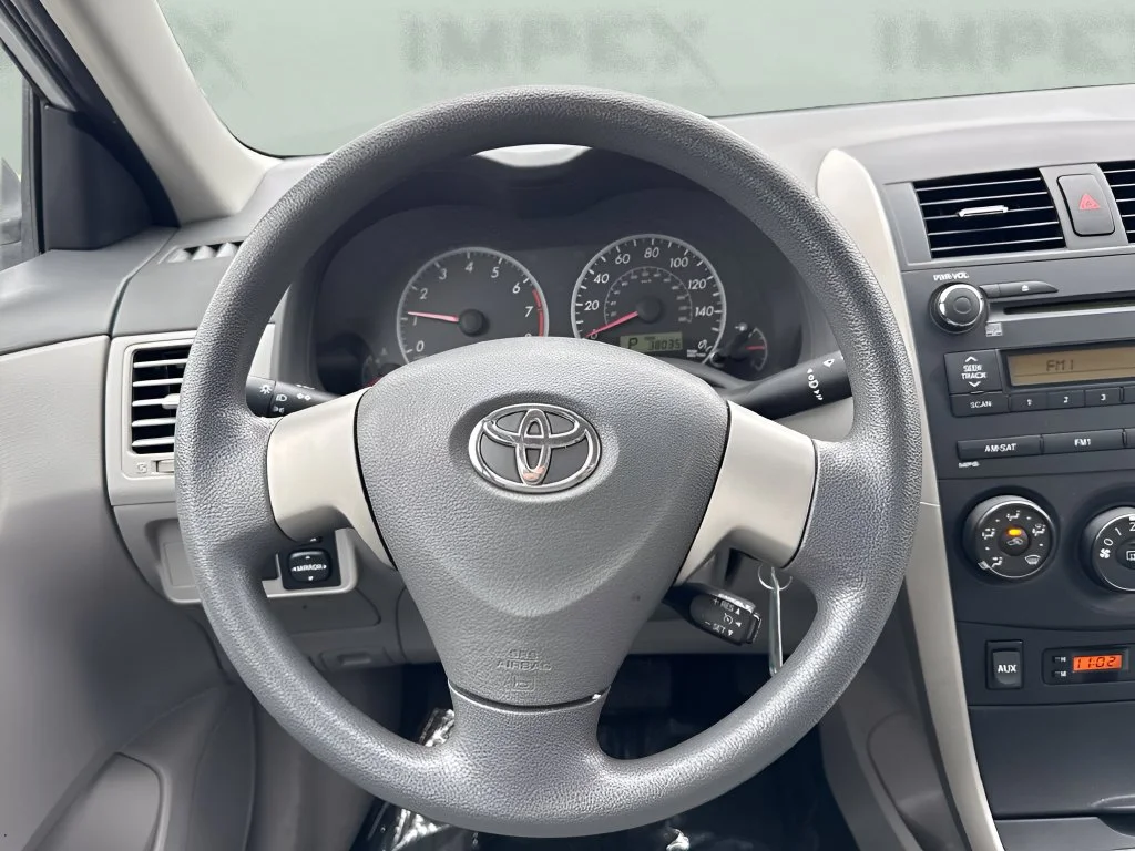 Used 2010 Silver Toyota LE image 13