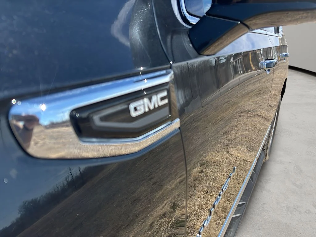 Used 2024 Onyx Black GMC SLT image 9