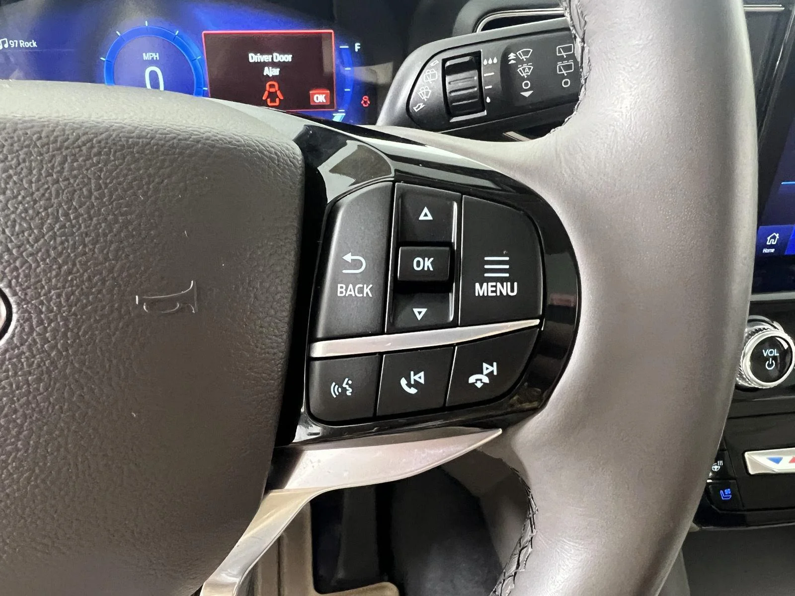 Used 2022 Star White Metallic Tri-Coat Ford Platinum image 18