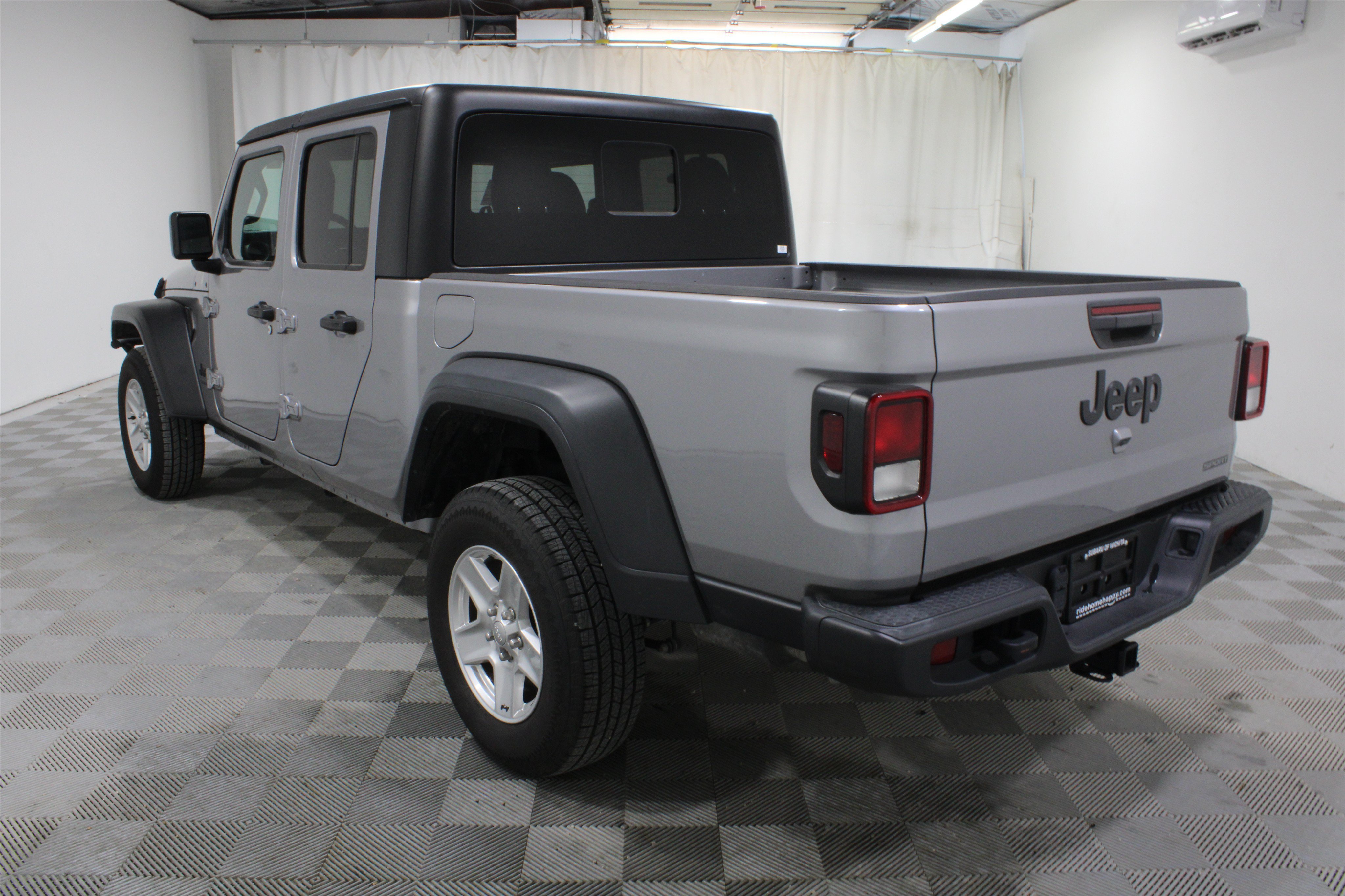Used 2020 Billet Silver Metallic Clearcoat Jeep Sport S image 28