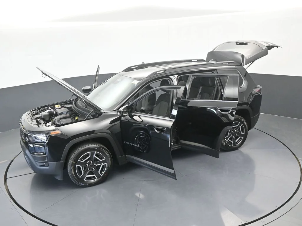 New 2026 Diamond Black Crystal Pearl-Coat Exterior Paint Jeep Laredo image 56