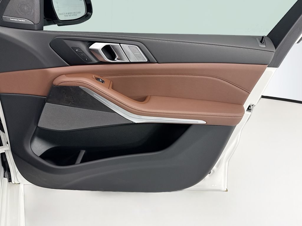 New 2027 Alpine White BMW xDrive40i image 24