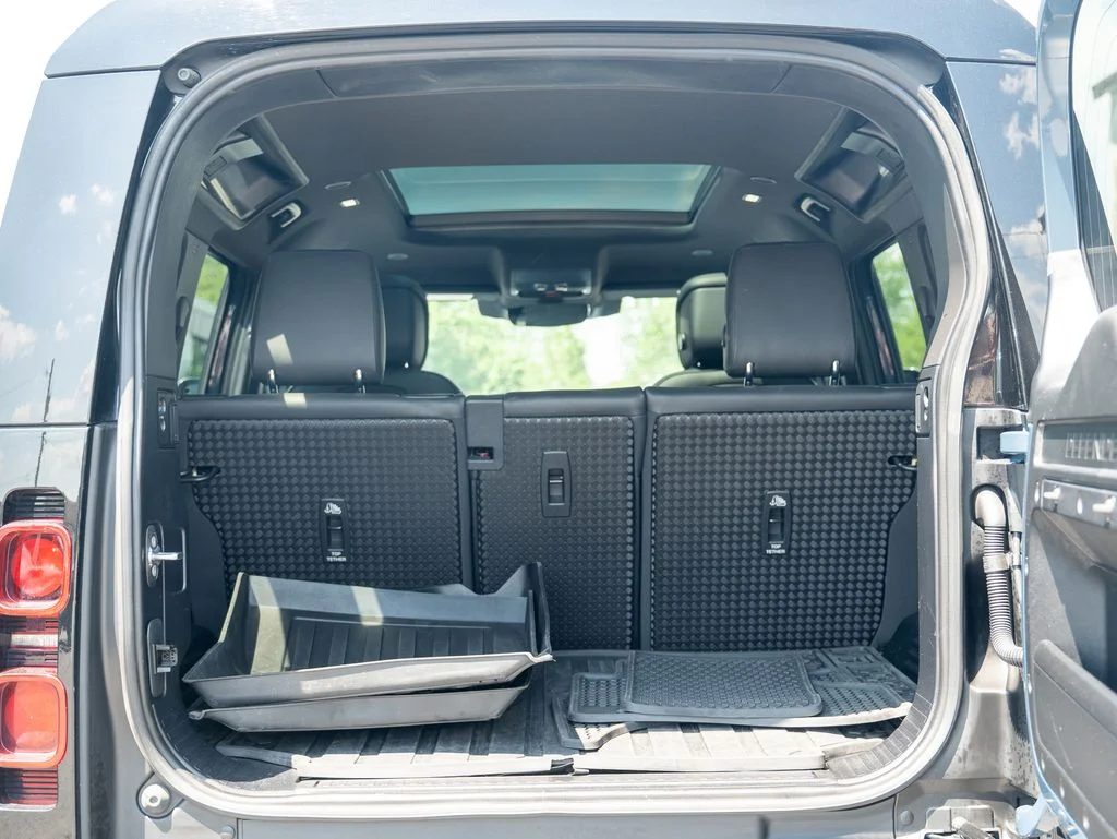 Used 2022 Blue Land Rover X-Dynamic HSE image 38
