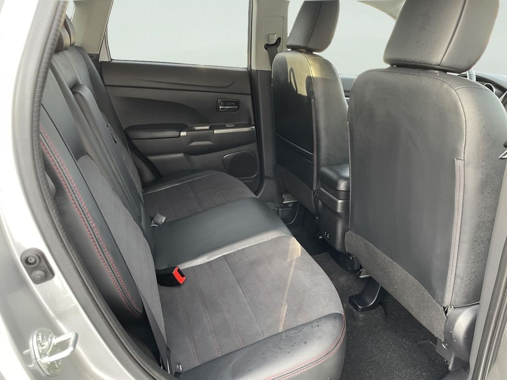 Used 2024  Mitsubishi 2.0 ES image 12