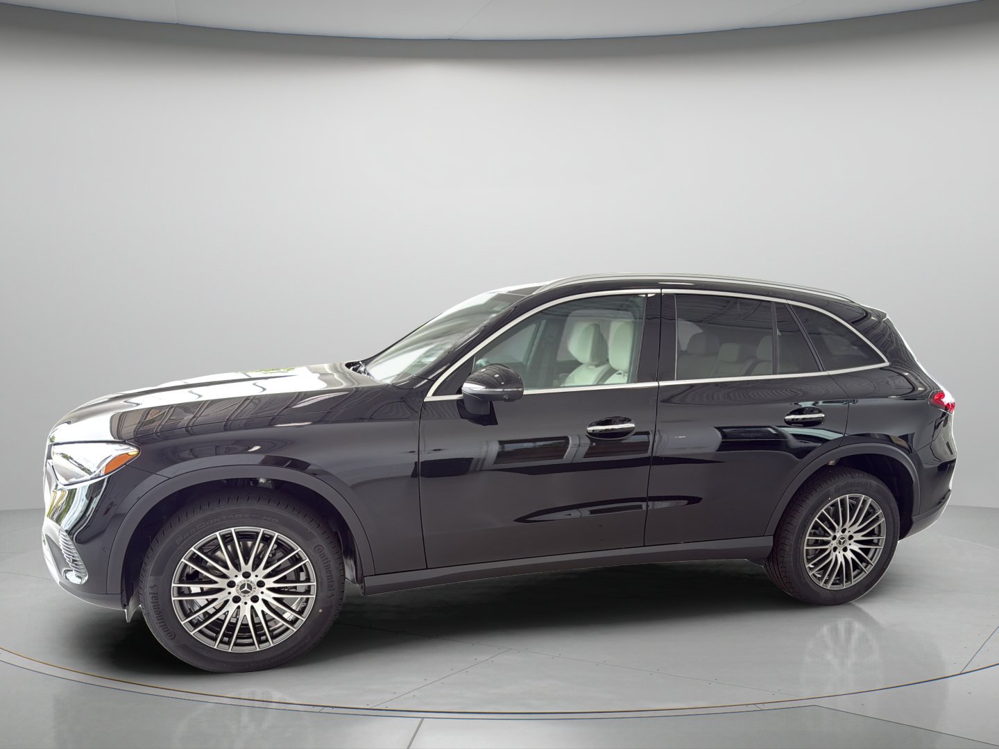 New 2026 Black Mercedes-Benz GLC 300 image 2
