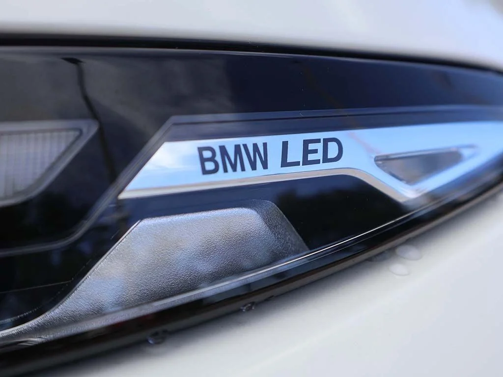 Used 2023 White BMW M60i image 30