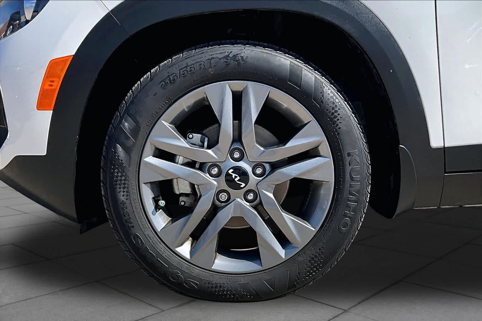 Used 2023 Snow White Pearl Kia S image 11