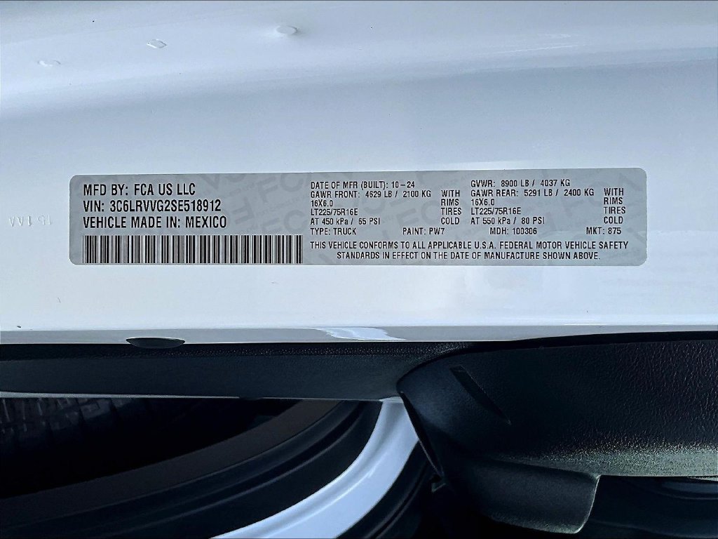 Used 2025 White Ram Base image 19