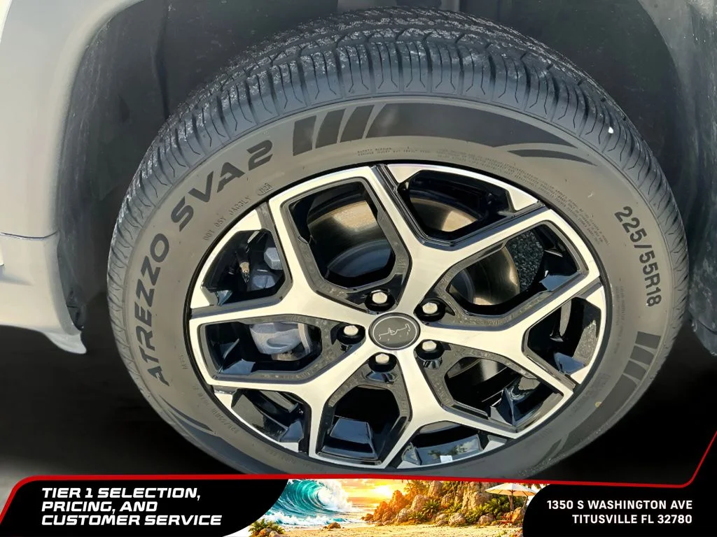 Used 2025 Silver Jeep Limited image 36