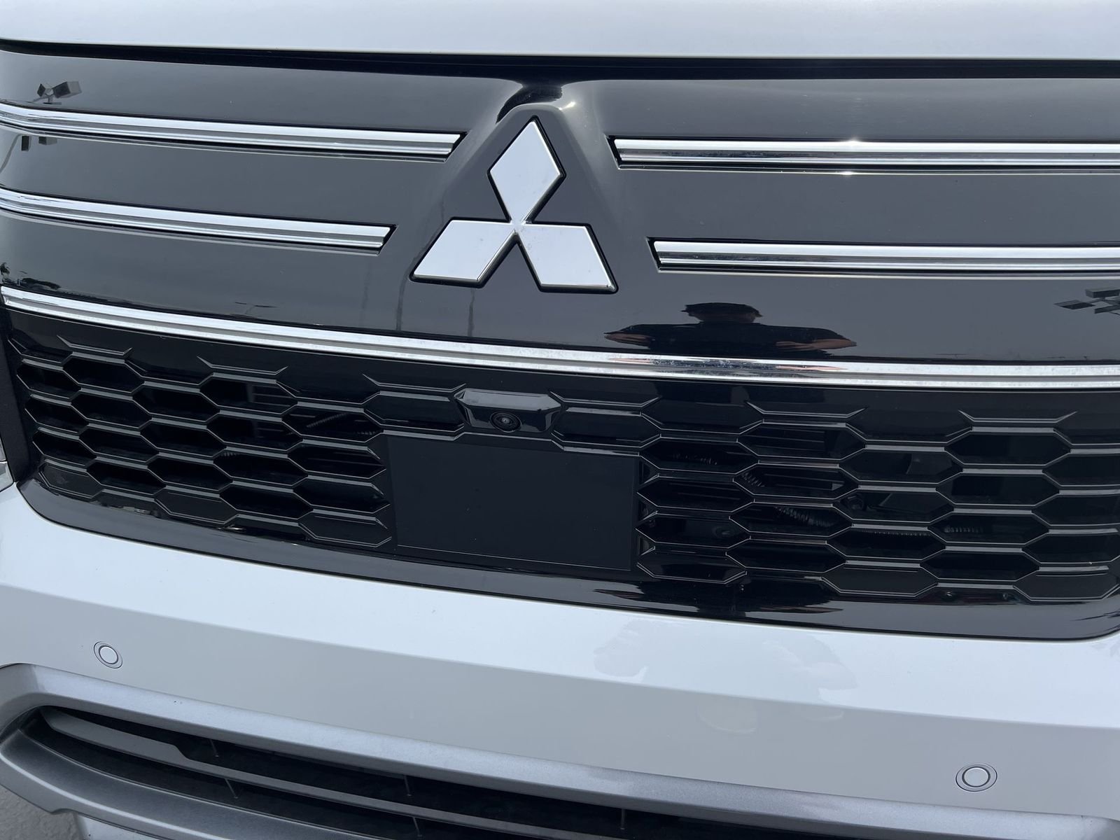 Used 2025 White Mitsubishi SE image 31