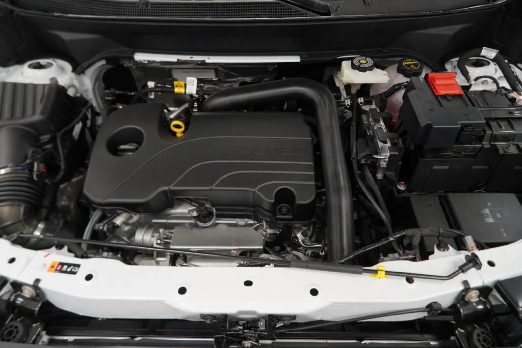 New 2027 Summit White Chevrolet LT image 40